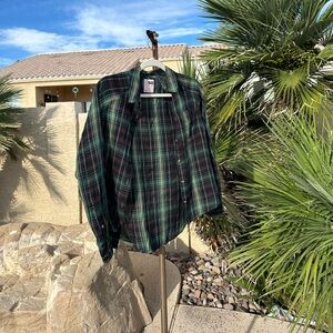 🎉 So Kohls Plaid Green and Black long sleeve XS 🎉